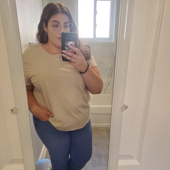 Meet your Posher, Stephanie - Picture 1 of 1